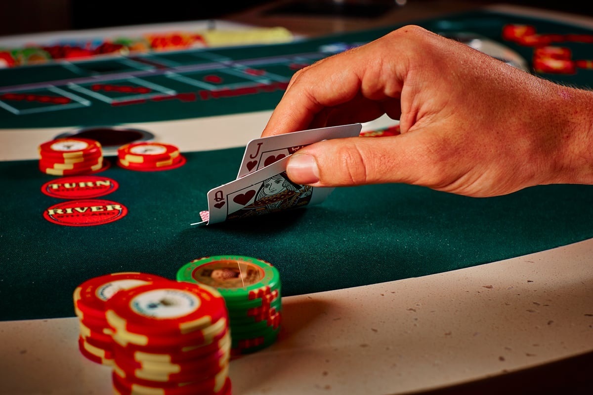 Chơi poker có bị bắt không?